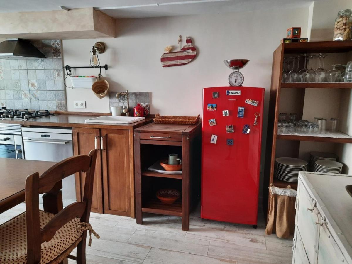 Un Apartamento Vacacional Con Detalles De Un Hogar Mairena del Aljarafe Exterior foto